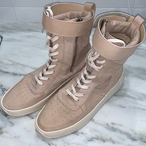 ** HOST  PICK**  FEAR OF GOD military sneaker grey taupe size 43/10